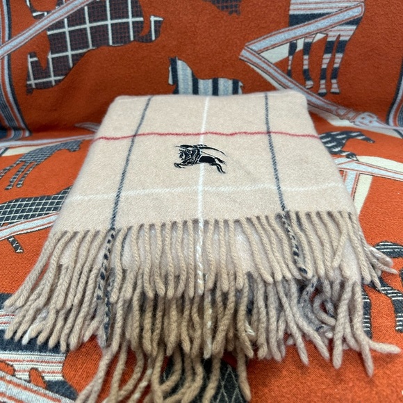BURBERRY❤️🌟WOOL SCARF WITH FRINGE ⭐️ - Picture 1 of 4